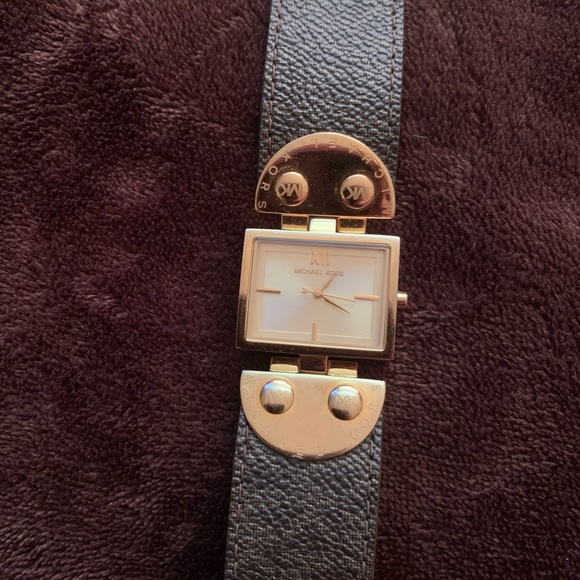 Michael Kors Watch Bundle - Picture 5 of 8